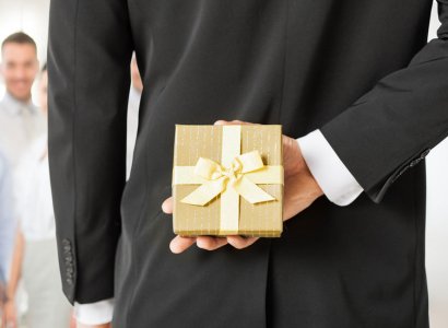 Ինչպես Նոր տարուն իդեալական նվեր ընտրել գործընկերոջ համար