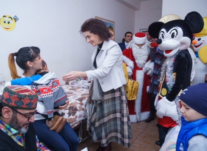 Աննա Հակոբյանն այցելել է քաղցկեղով հիվանդ երեխաներին