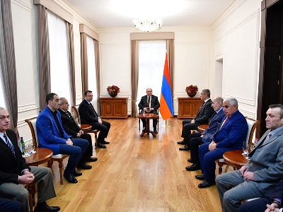 Արմեն Սարգսյանը պետական պարգեւներ եւ պատվավոր կոչումներ է հանձնել մի խումբ գործիչների (ֆոտո)
