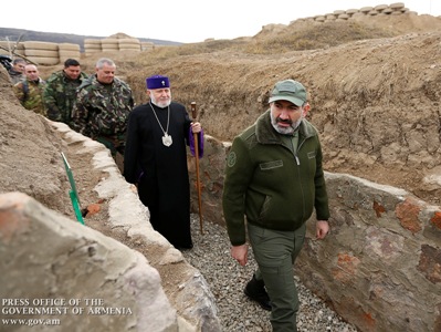 Nikol Pashinyan visits military stronghold and congratulates servicemen on New Year