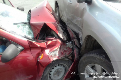 Two killed in car accident in Lori province