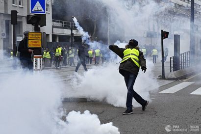 В Париже часть министерства эвакуировали из-за вторжения демонстрантов