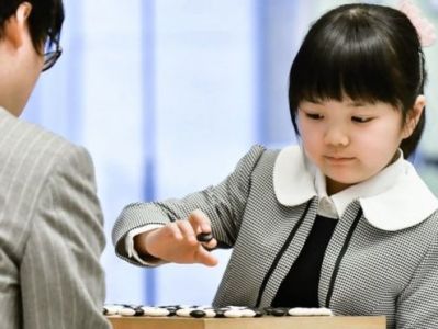 Школьница из Японии стала самым юным профессиональным игроком в го в мире