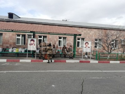 Начальник Генштаба ВС Армении: Повышены меры безопасности при перевозке призывников