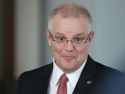 Премьер Австралии попросил свою пресс-службу ретушировать на его фото волосы, а не ноги