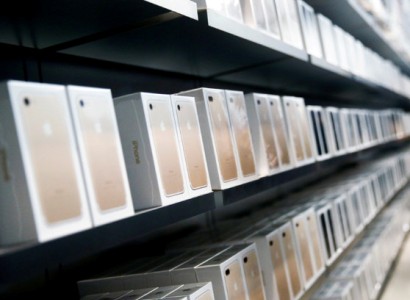 Apple временно сокращает производство iPhone