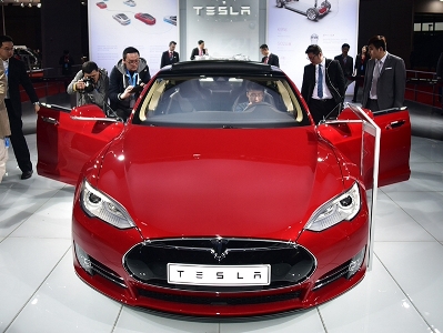 Tesla прекращает продажу самых дешевых электромобилей