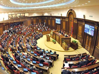 Депутаты решили продлить заседание НС еще на полтора часа