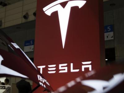 Компания Tesla Inc сокращает штат на 7%,