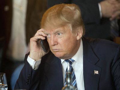 Журналист неожиданно поговорил с Трампом в парижском кафе