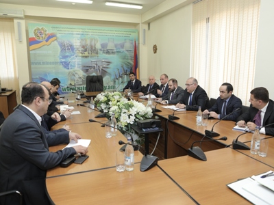 Armenia, Iran confer on “natural gas for electricity” exchange project