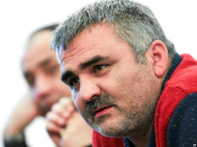 Կալանավորված ադրբեջանցի լրագրողը արդարադատության նախարարին կոչ է արել բանտային կերակուր ճաշակել