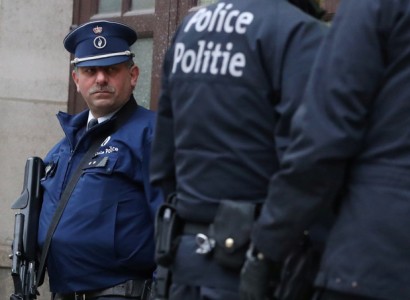 Gunman opens fire on diners in Belgium cafe leaving one dead and two injured