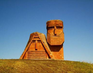 «Հրապարակ». Հայաստանի եւ Արցախի քաղաքական էլիտաների միջեւ անջրպետը մեծանում է