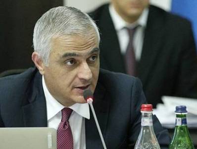 Armenia government approves its program, sends to parliament