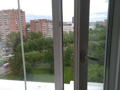 Лишний вес спас 140-килограммового жителя Зеленограда, выпавшего с балкона многоэтажки