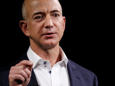 Стало известно, кто слил обнаженное селфи главы Amazon таблоиду