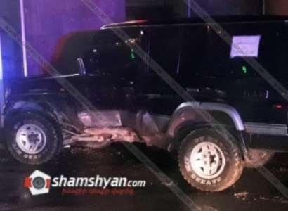 Խոշոր վթար Երեւանում. բախվել են Mitsubishi-ն եւ Toyota Land Cruiser-ը. վերջինս բախվել է պատին. կա վիրավոր (ֆոտո)