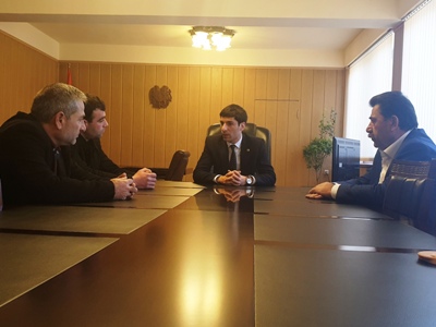«Ժողովրդի կամքն է սա». Արարատի մարզպետը շնորհավորել է Ուրցաձորի համայնքապետին, որի հրաժարականն էր պահանջում