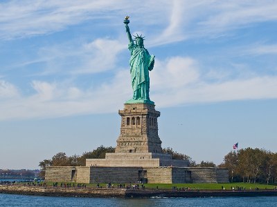 US judge to climb Statue of Liberty before sentencing protester