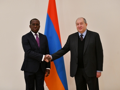 Burkina Faso ambassador presents credentials to Armenia President