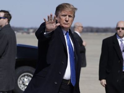 Trump arrives in Hanoi for a meeting with Kim Jong Un