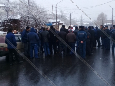 «ԲԷՑ»–ի աշխատակիցները փակել են Մ-6 միջպետական ճանապարհը (ֆոտո)
