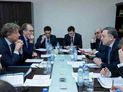Armenian and Dutch MFAs hold political consultations