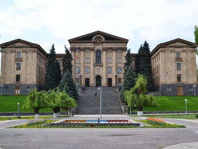 Armenian parliament adopts amendments to law on public service