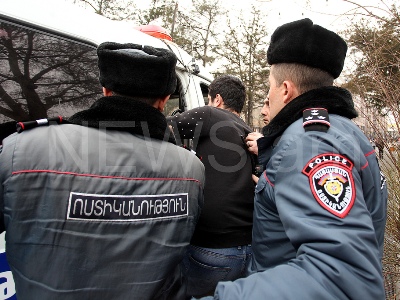 22 участника акции протеста против демонтажа кафе в центре Еревана подвергнуты приводу