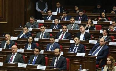 «Հրապարակ». «Իմ քայլը» խմբակցության եւ գործադիրի միջեւ լուրջ հակասություններ են առաջացել