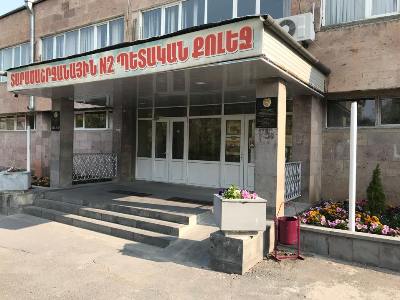 «Գործադուլը չենք դադարեցնելու մինչեւ նախարարը իր հրամանը չչեղարկի». Ի՞նչ է կատարվում Երեւանի թիվ 2 պետական քոլեջում