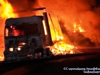 Truck burns down nearby Armenia customs checkpoint at Georgia border