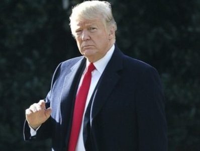Трамп ходит вцерковь между публикацией жестких твитов Трамп ходит вцерковь между публикацией жестких твитов