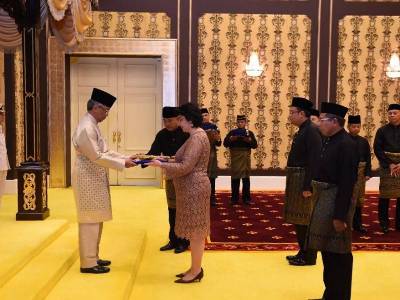 Armenia ambassador presents Letters of Credence to Malaysia King