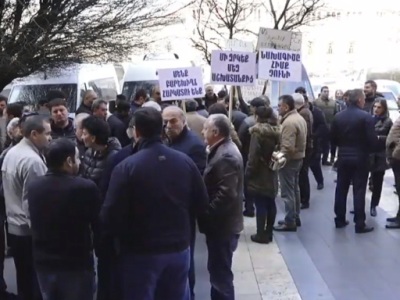 «Այսպե՞ս է նոր իշխանությունը խթանում փոքր ու միջին բիզնեսը». Գրավատների սեփականատերերի բողոքի ակցիան