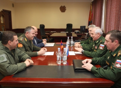 Armenian army's general staff chief meets with high-ranking Russian and CIS servicemen