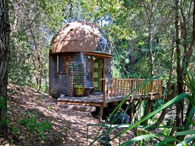 Деревянная чудо-хижина стала самым популярным жильем на Airbnb