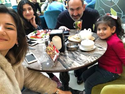Armenian PM’s daughter shares new photo with her father