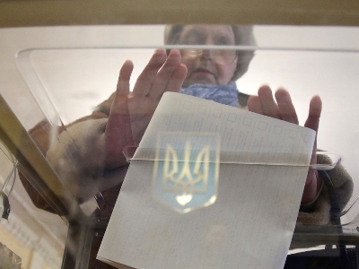 2019 Ukraine elections: Zelensky, Poroshenko reach second round