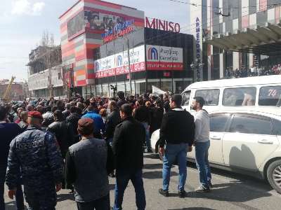 «Սպայկա»–իաշխատակիցների և ոստիկանների միջև քաշքշուկից հետո քաղաքացի է տարվել ոստիկանություն