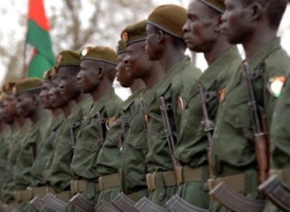 Sudanese army closes street leading to presidential palace
