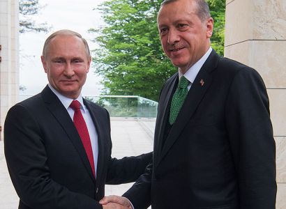 Erdogan discusses bilateral and international issues with Putin