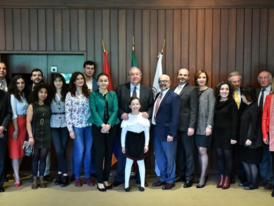 Armenia President meets with members of Armenian community of Portugal