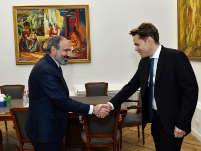 Վարչապետը Նիկոլա Ազնավուրի հետ քննարկել է Երևանում «Ազնավուր» կենտրոնի ստեղծմանը վերաբերող հարցեր