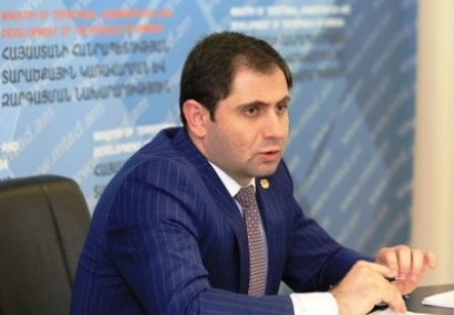 Armenia minister meets with residents of Artsvashen village