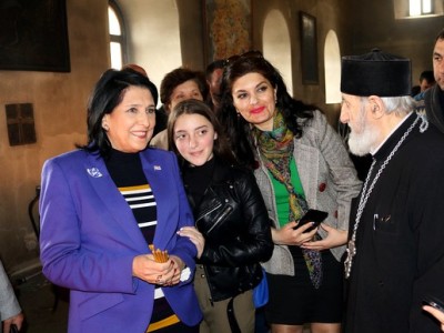 Սալոմե Զուրաբիշվիլին Ախալքալաքում զարմացել է՝ տեսնելով գլխին ծաղկեպսակ դրած մի աղջկա