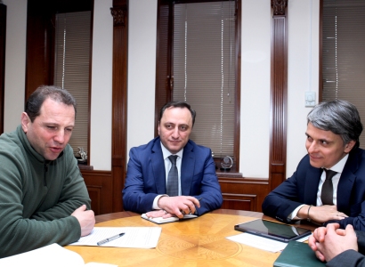 Armenian defense minister receives UNDP Resident Representative in Armenia