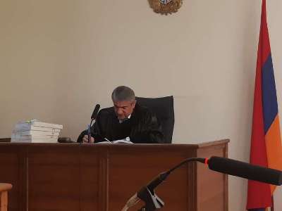 Դատարանը հրազեն կիրառած մեղադրյալին ազատեց՝ հաշվի առնելով պատգամավորի հետ քավոր–սանիկական հարաբերություննե՞րը (ֆոտո)