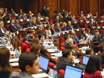 Парламент Армении обсуждает вопрос о назначении нового главы ГКЗЭК